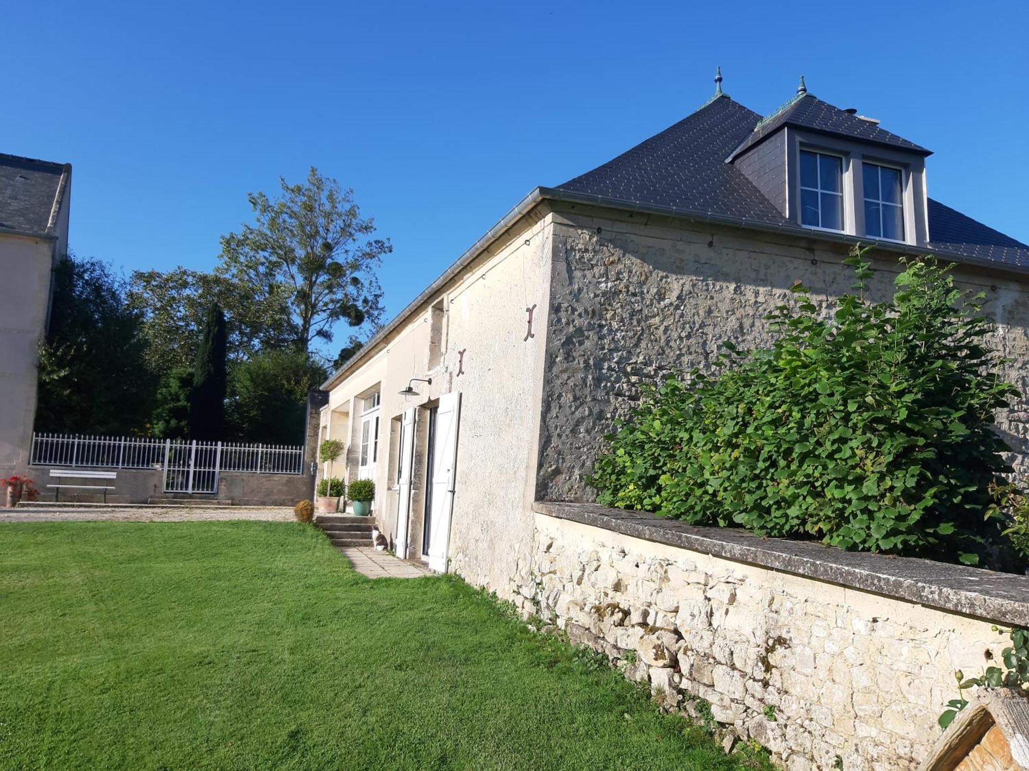 Le Pavillon Du Manoir De Conjon Holiday home *